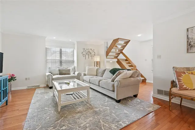 2708 Hunters Point Dr gallery image 4