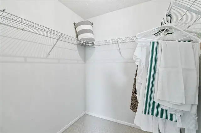 2708 Hunters Point Dr gallery image 13