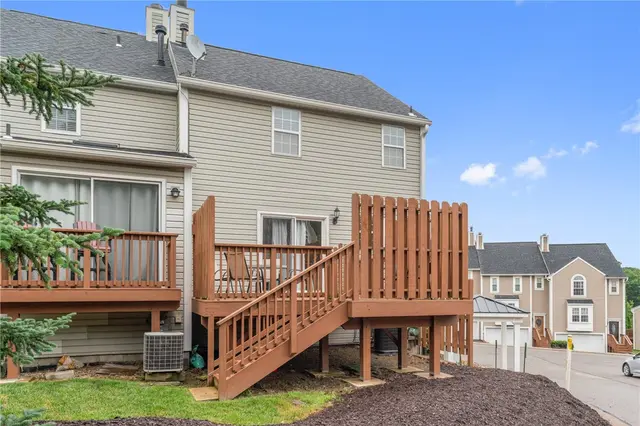 2708 Hunters Point Dr gallery image 14