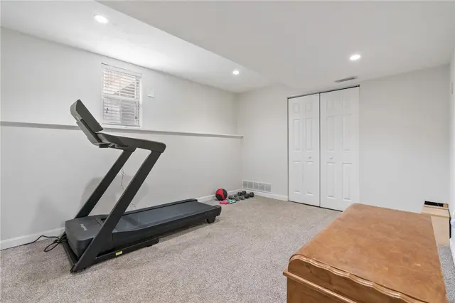 2708 Hunters Point Dr gallery image 15