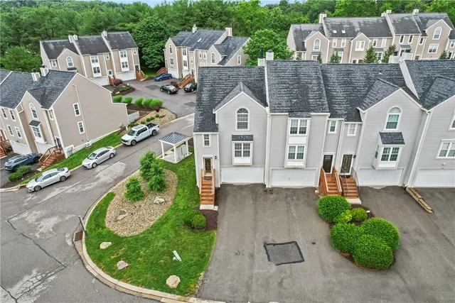 2708 Hunters Point Dr gallery image 17