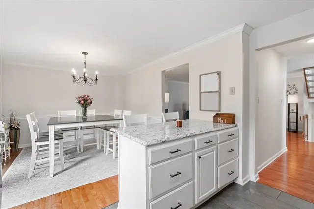 2708 Hunters Point Dr gallery image 19
