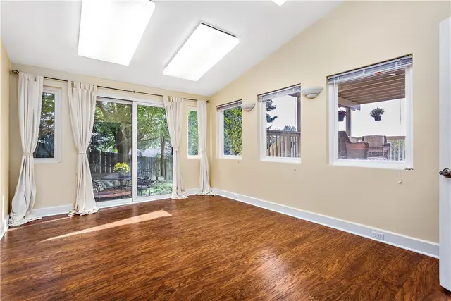 271 Mohican Avenue gallery image 7