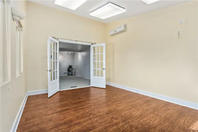 271 Mohican Avenue gallery image 8