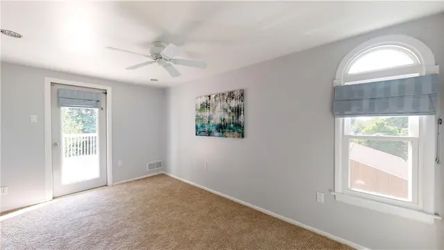 271 Mohican Avenue gallery image 18