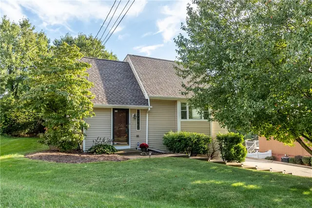 271 Mohican Avenue gallery image 1