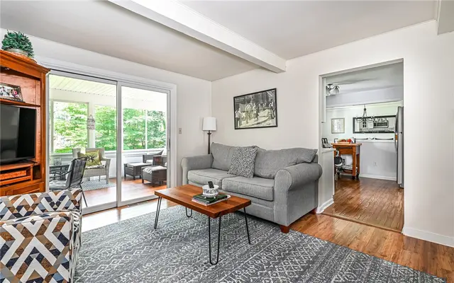2712 CHAMPLAIN gallery image 9
