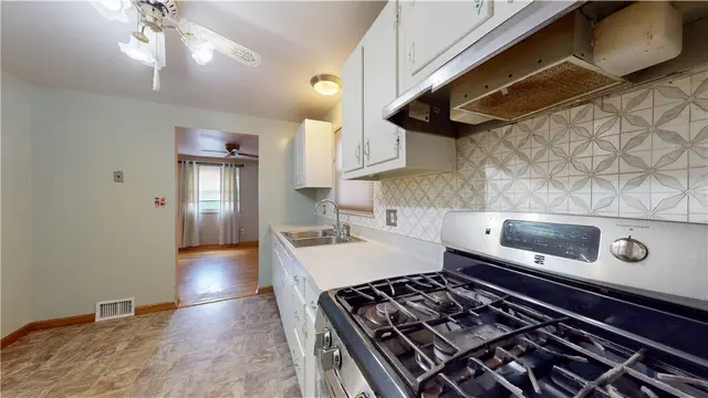 2714 Tillia St gallery image 11