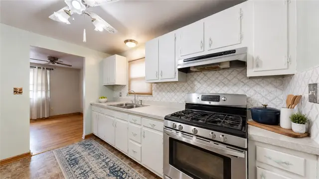 2714 Tillia St gallery image 15