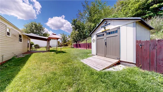 2714 Tillia St gallery image 16