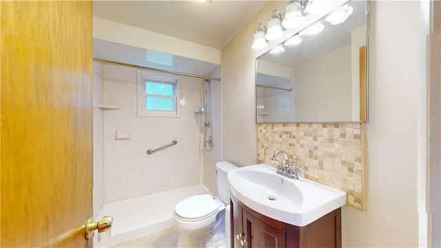 2714 Tillia St gallery image 25