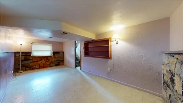 2714 Tillia St gallery image 26