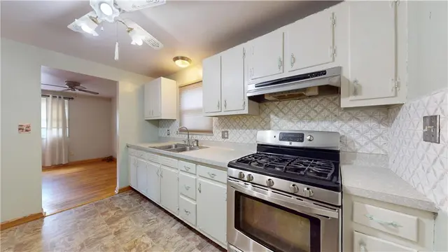 2714 Tillia St gallery image 28