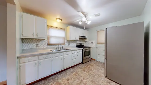 2714 Tillia St gallery image 29