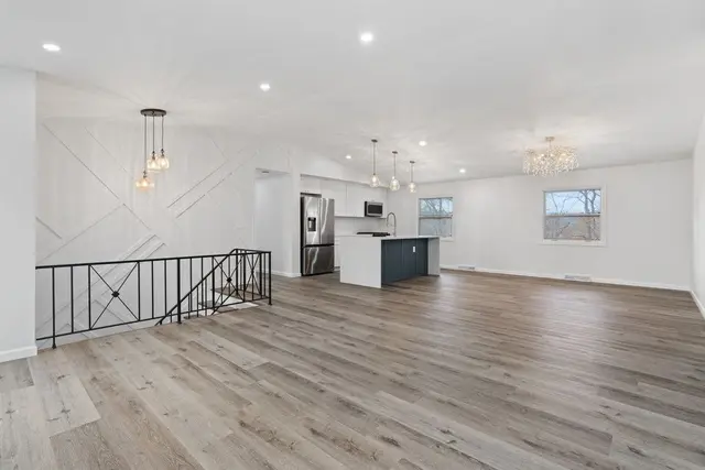 2715 Otterbein Dr gallery image 9