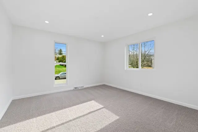 2715 Otterbein Dr gallery image 20