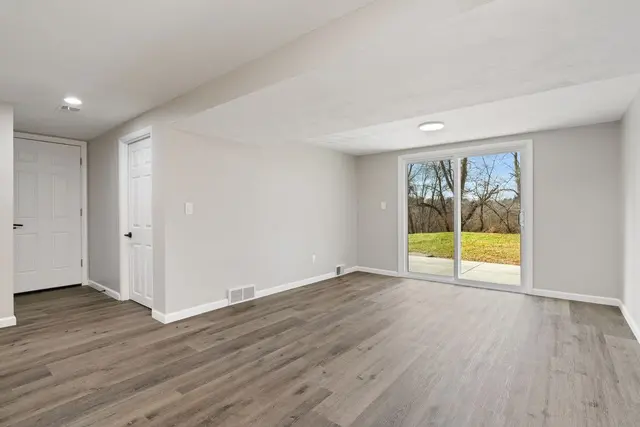 2715 Otterbein Dr gallery image 28