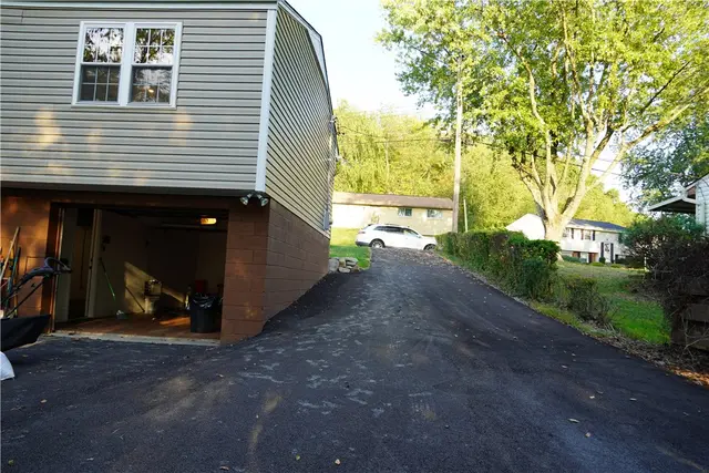 2721 Tillia St gallery image 12