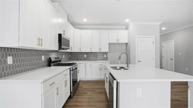 2724 Marra Drive gallery image 30