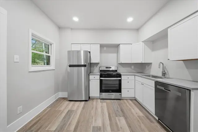 2728 Glen Mawr St gallery image 3
