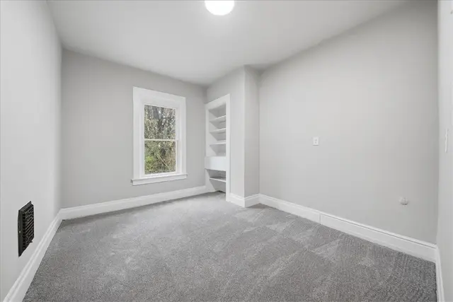 2728 Glen Mawr St gallery image 20