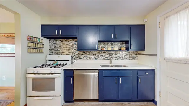 2732 Tillia gallery image 31