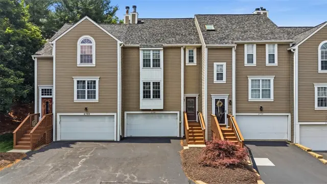 2736 Meadowcrest Ct