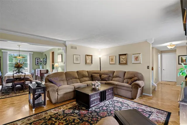 274 Kettering Cir gallery image 3