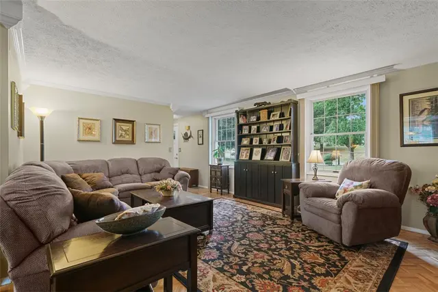 274 Kettering Cir gallery image 5
