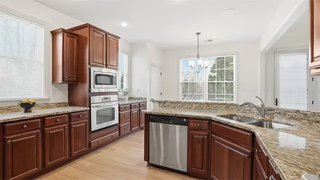 2749 Shadowrock Court gallery image 6