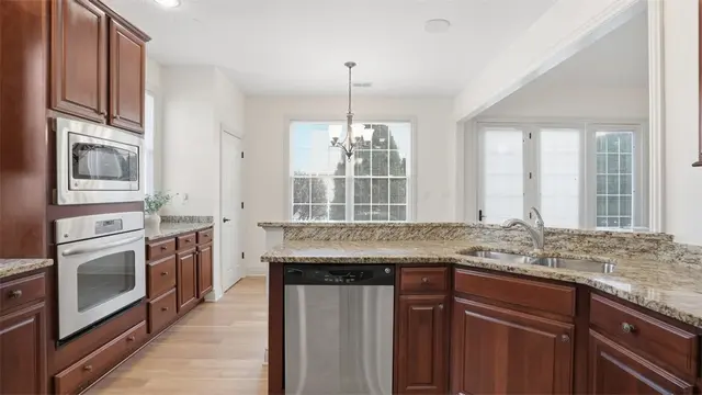 2749 Shadowrock Court gallery image 7