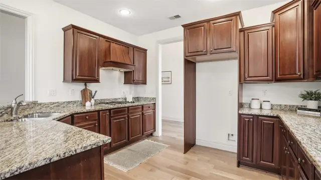 2749 Shadowrock Court gallery image 9
