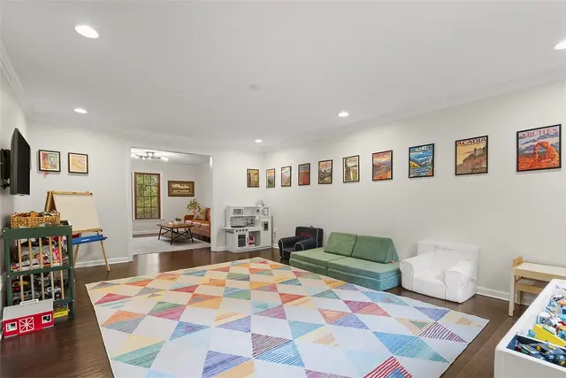2752 SHAMROCK gallery image 8