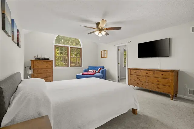 2752 SHAMROCK gallery image 12