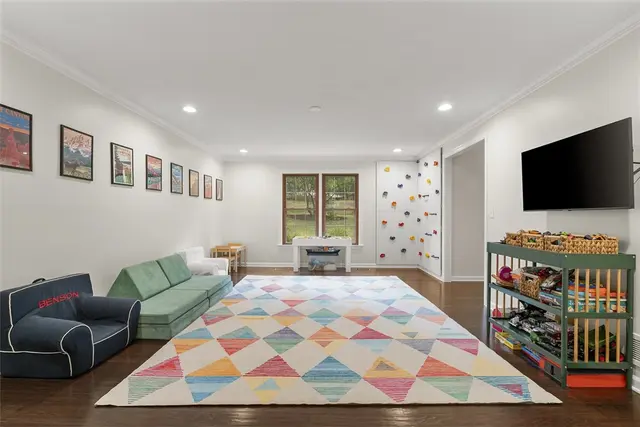 2752 SHAMROCK gallery image 16