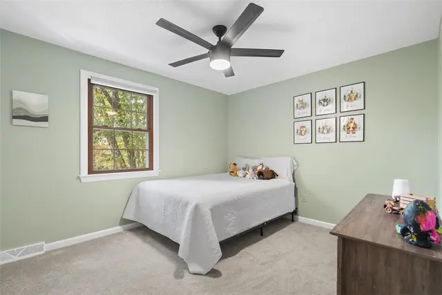 2752 SHAMROCK gallery image 18