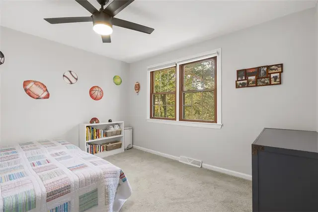 2752 SHAMROCK gallery image 31