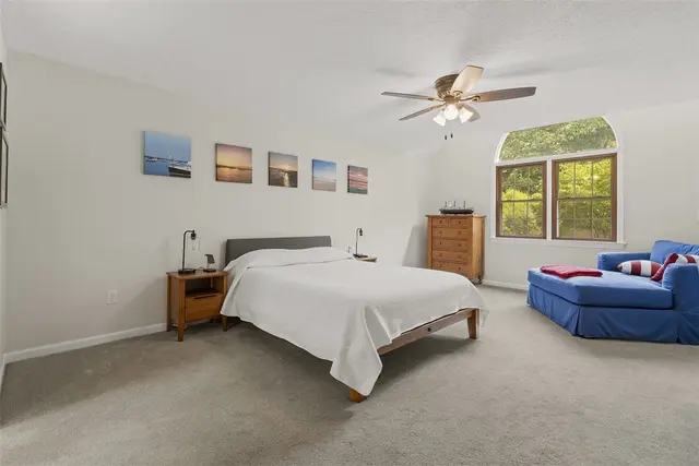 2752 SHAMROCK gallery image 32