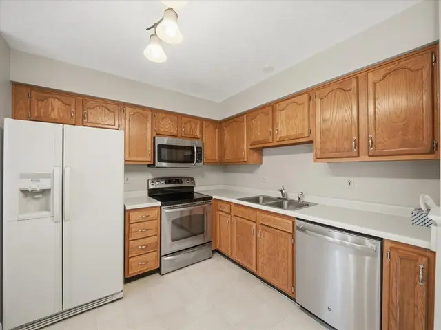 2755 Drake Ct gallery image 3