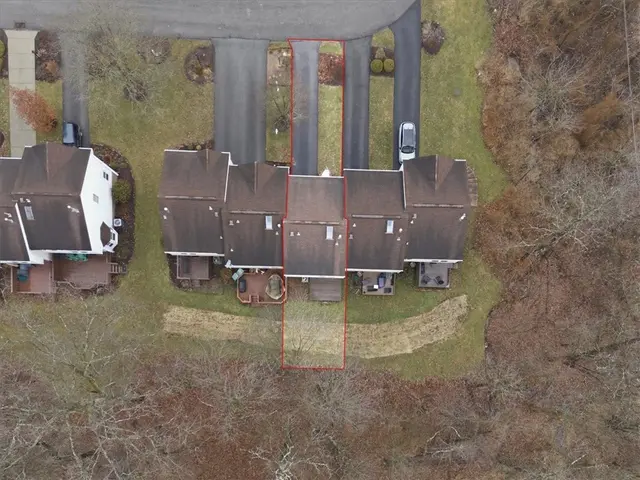 2755 Drake Ct gallery image 8