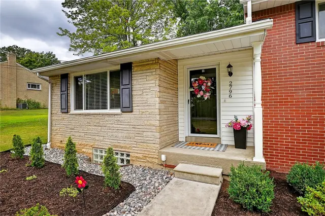 2796 Clearview Rd gallery image 2