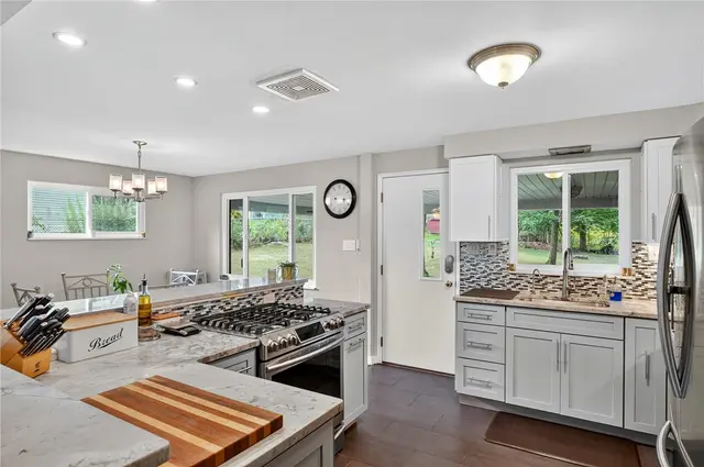 2796 Clearview Rd gallery image 4