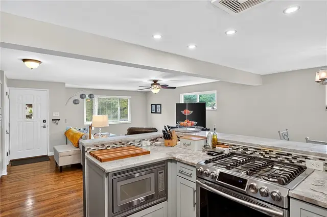 2796 Clearview Rd gallery image 18