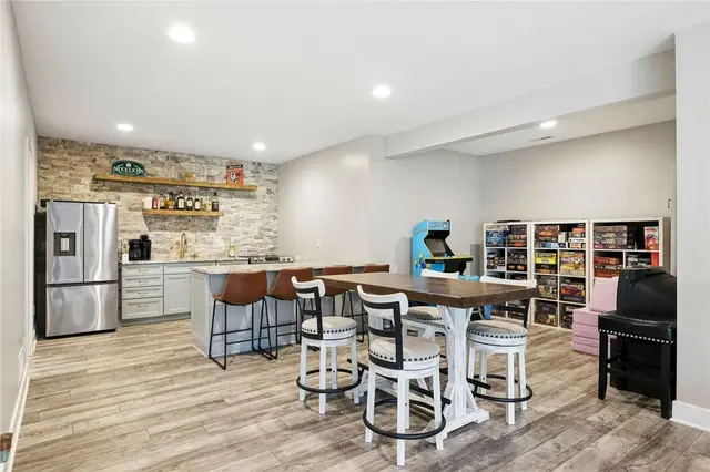 2800 Cole Rd gallery image 37