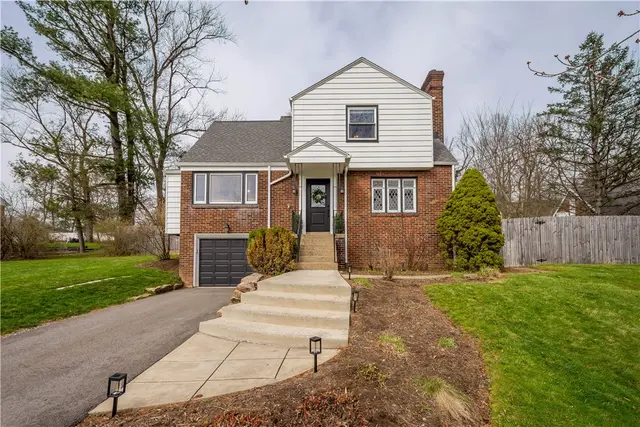 2825 Anderson Dr gallery image 4