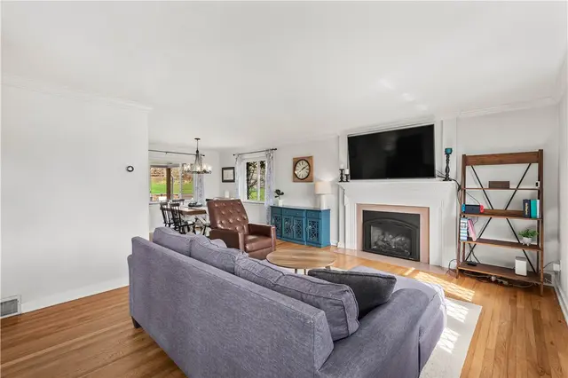 2825 Anderson Dr gallery image 6