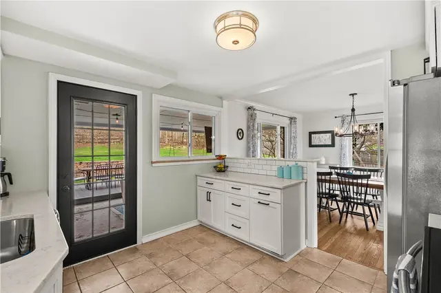 2825 Anderson Dr gallery image 10
