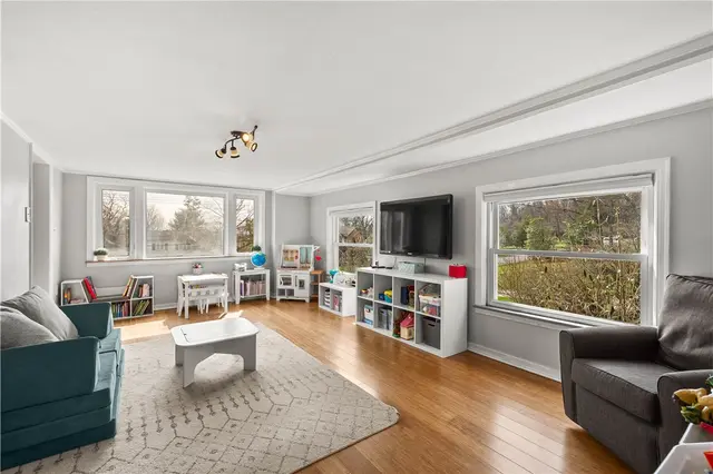 2825 Anderson Dr gallery image 13