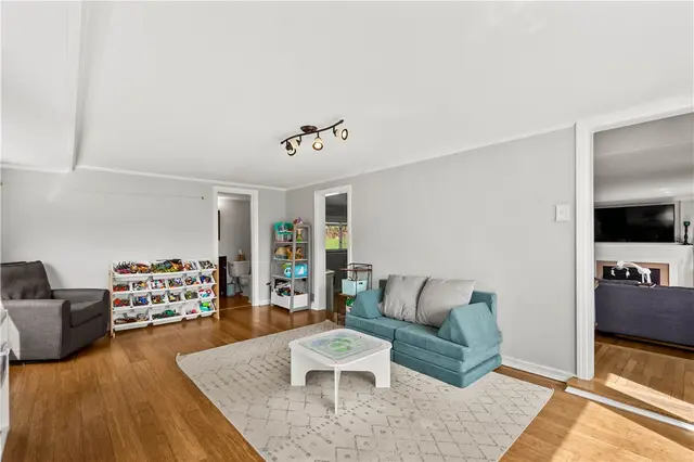 2825 Anderson Dr gallery image 14