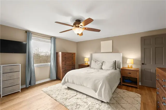 2825 Anderson Dr gallery image 21